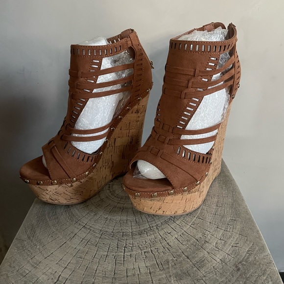 NWOT SIZE 8 platform heels brown - Picture 2 of 4